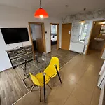 Luxury Glam Apartments Coresi Mall Area