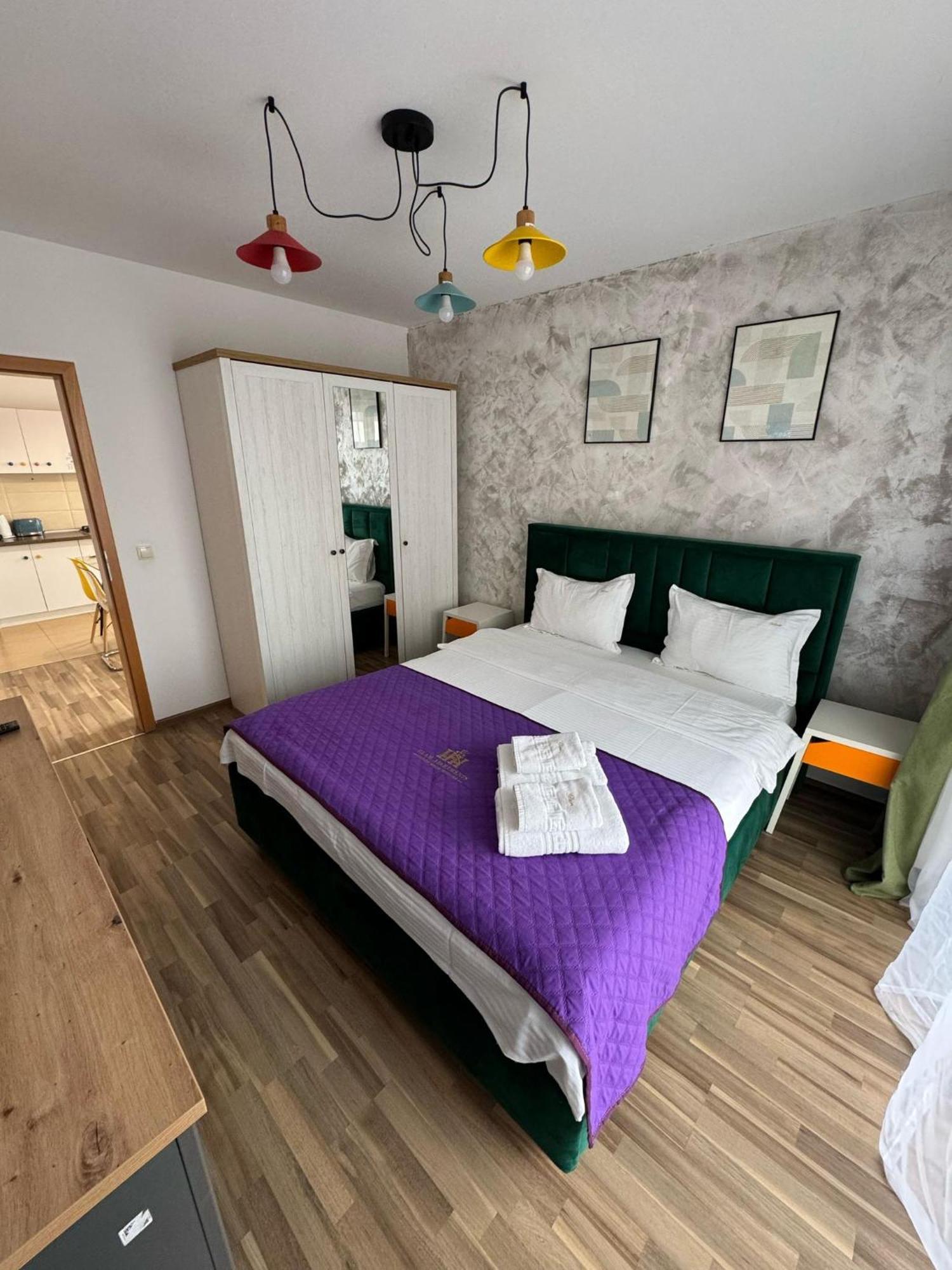Luxury Glam Coresi Mall Area Apartament