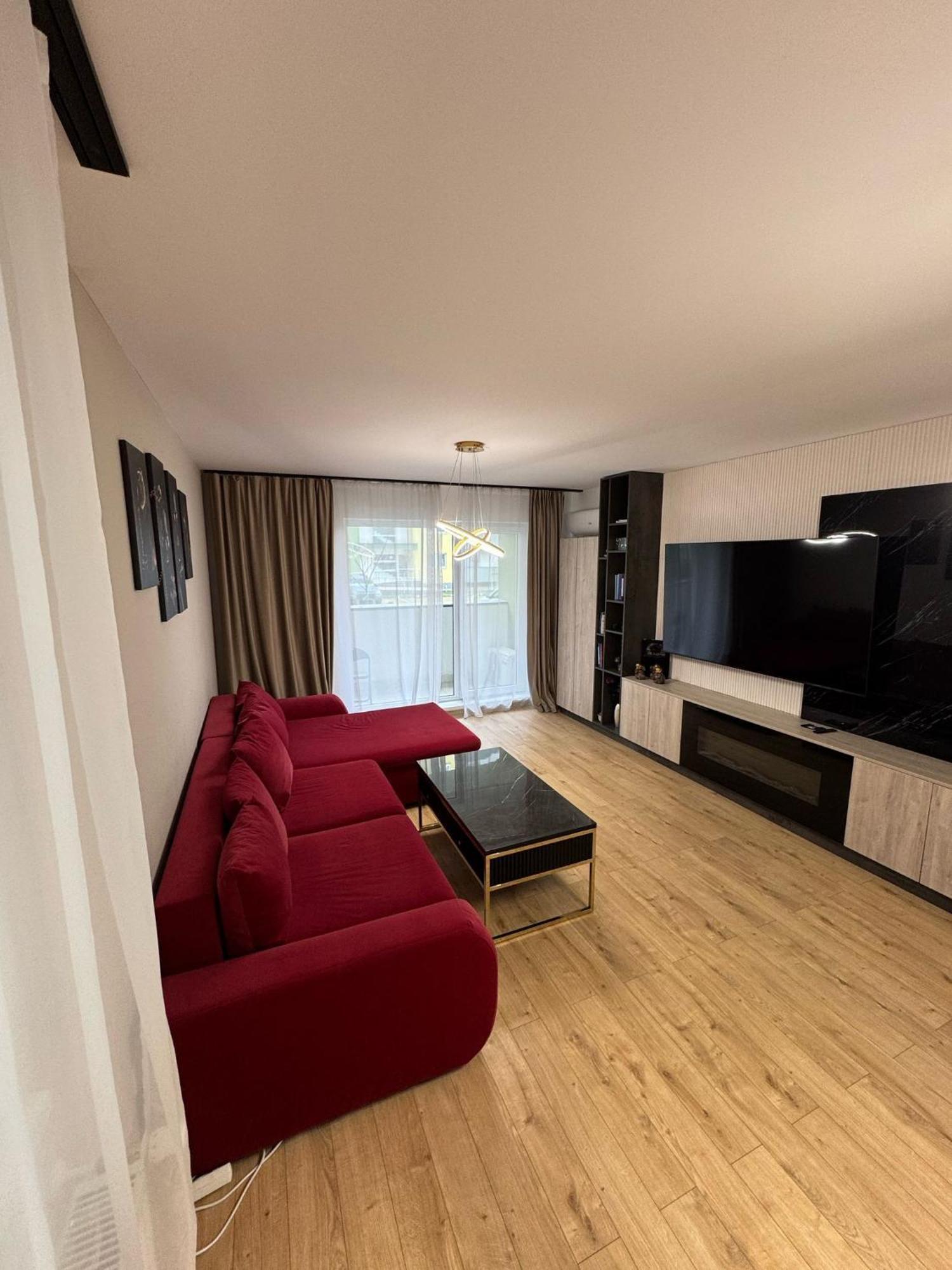 Apartament Luxury Glam Coresi Mall Area