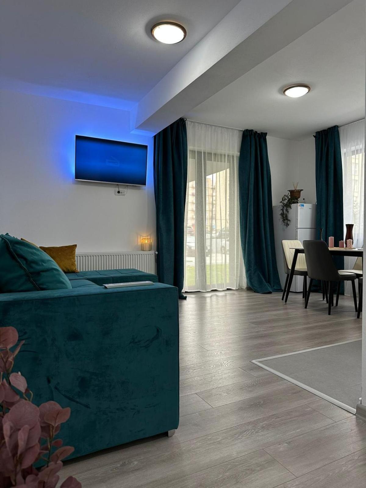 Luxury Glam Coresi Mall Area Apartament *