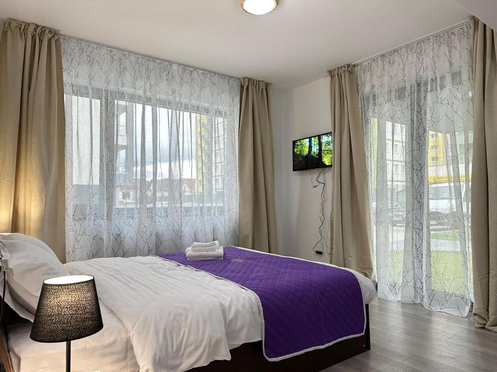 Apartament Luxury Glam Coresi Mall Area *