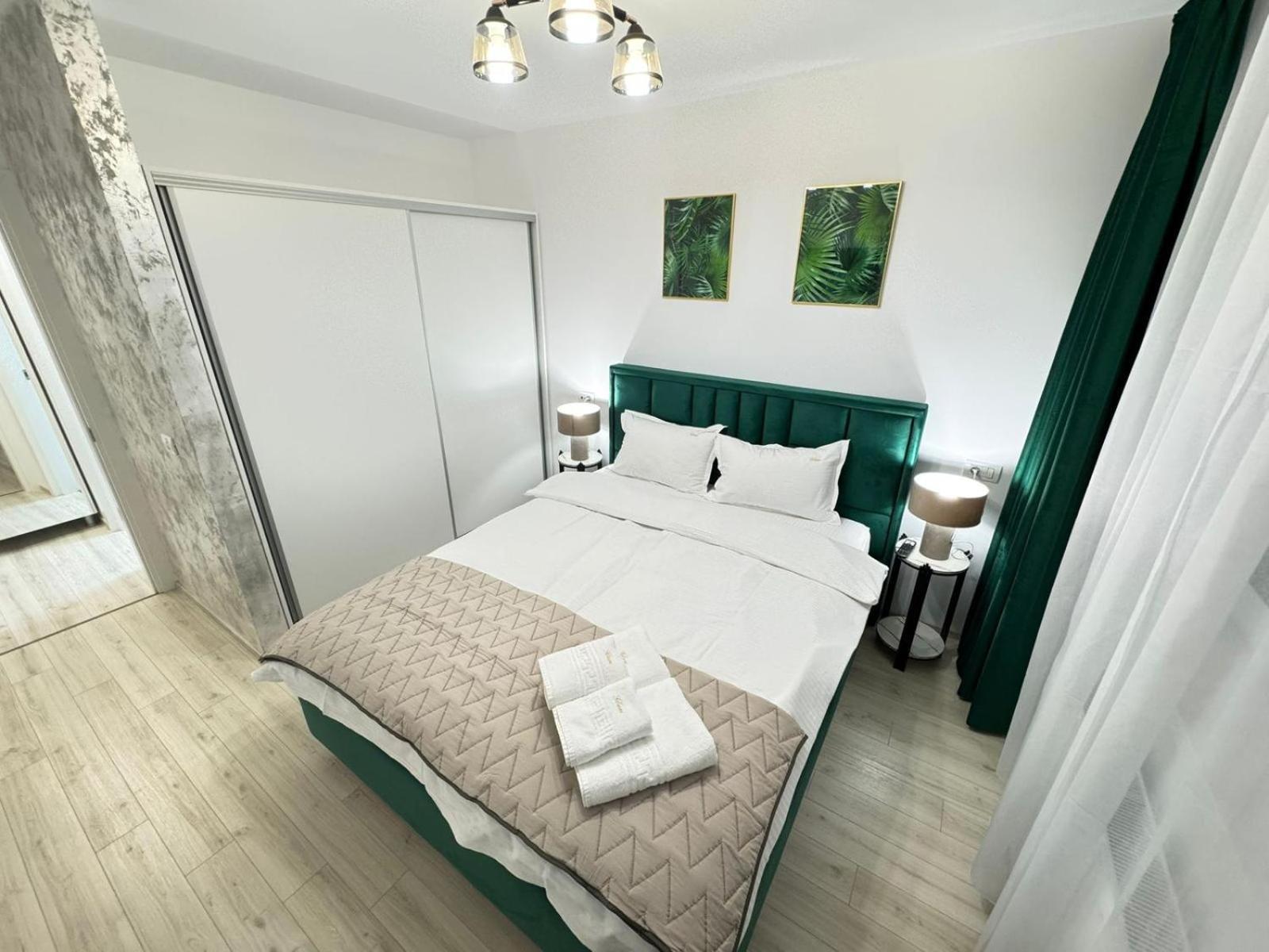 Luxury Glam Coresi Mall Area Apartament