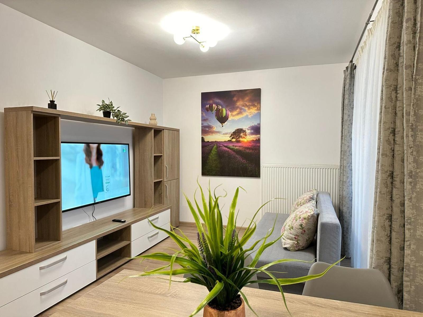 Luxury Glam Coresi Mall Area Apartament *