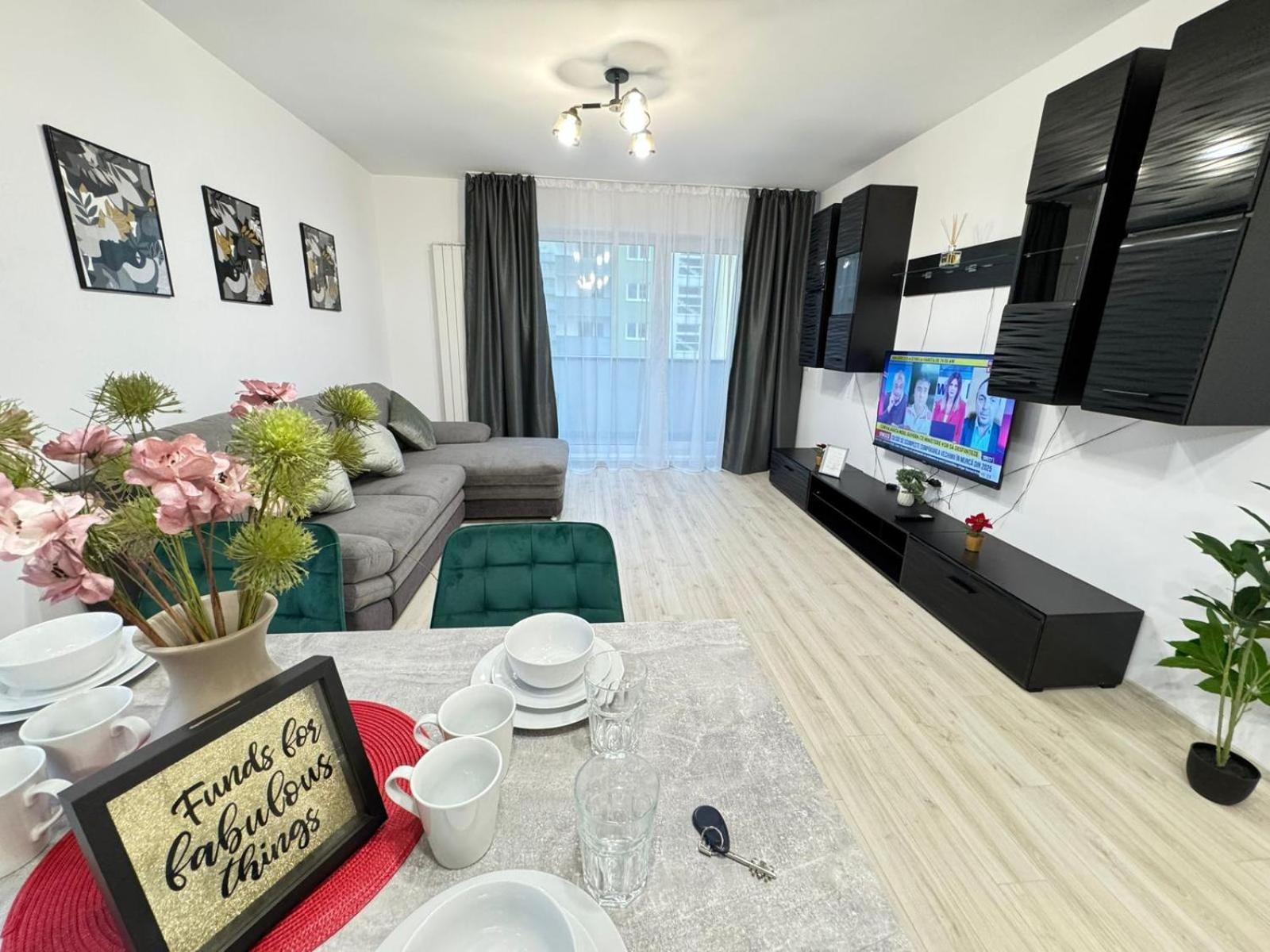 Apartament Luxury Glam Coresi Mall Area *