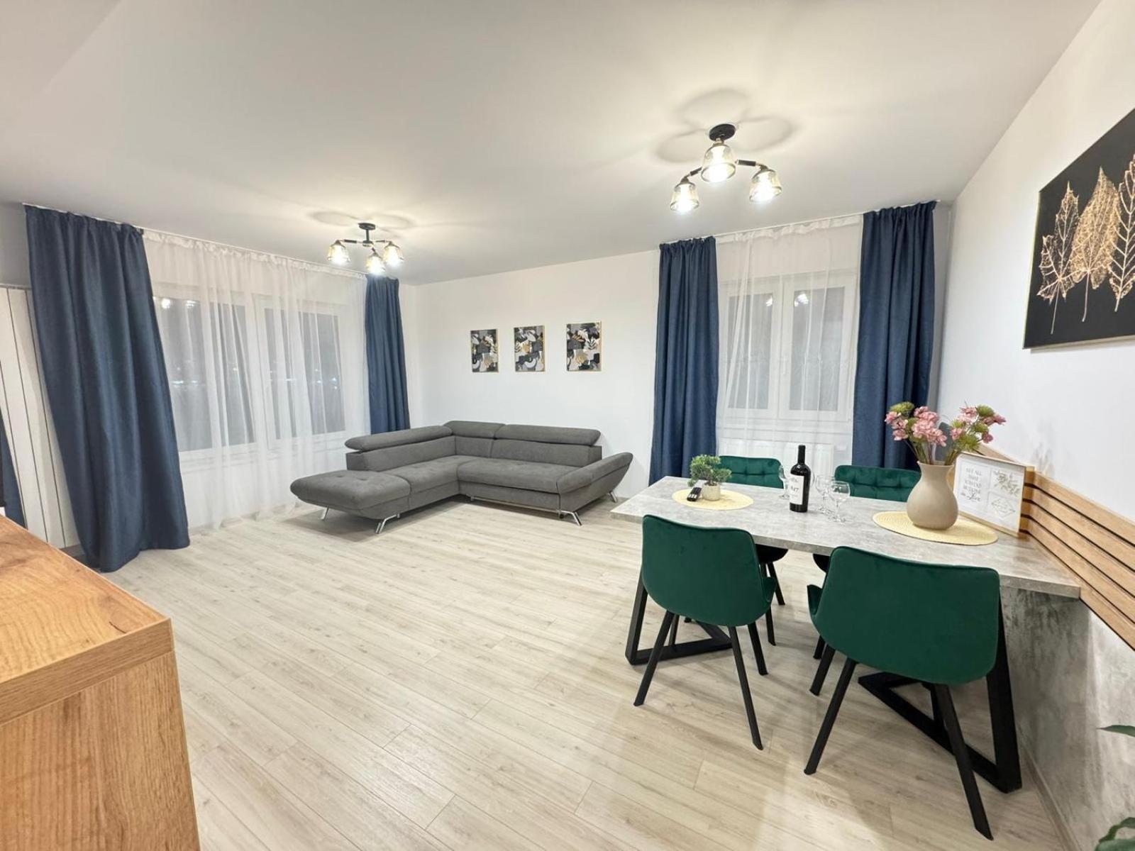 Apartament Luxury Glam Coresi Mall Area *