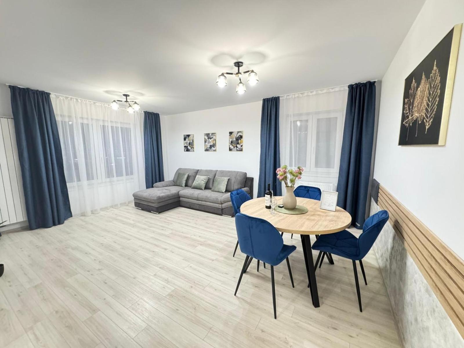Luxury Glam Coresi Mall Area Apartament