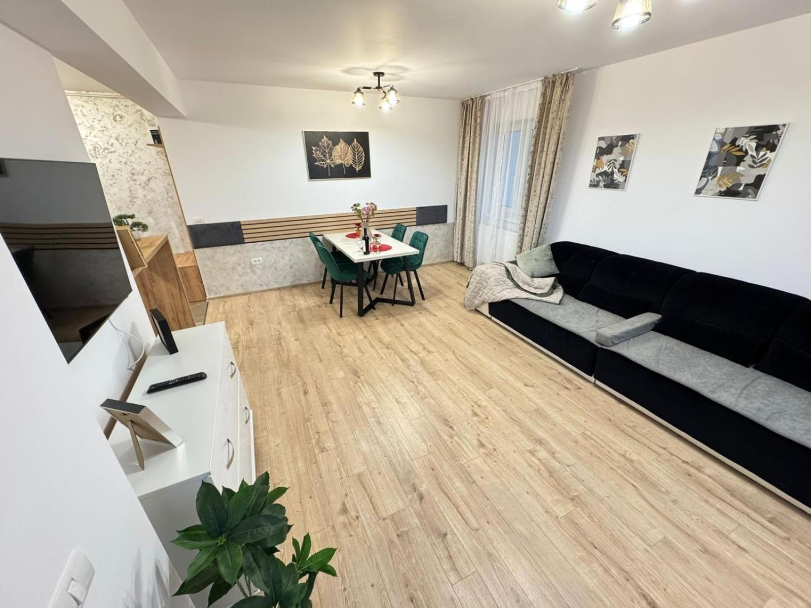 Luxury Glam Coresi Mall Area Apartament *