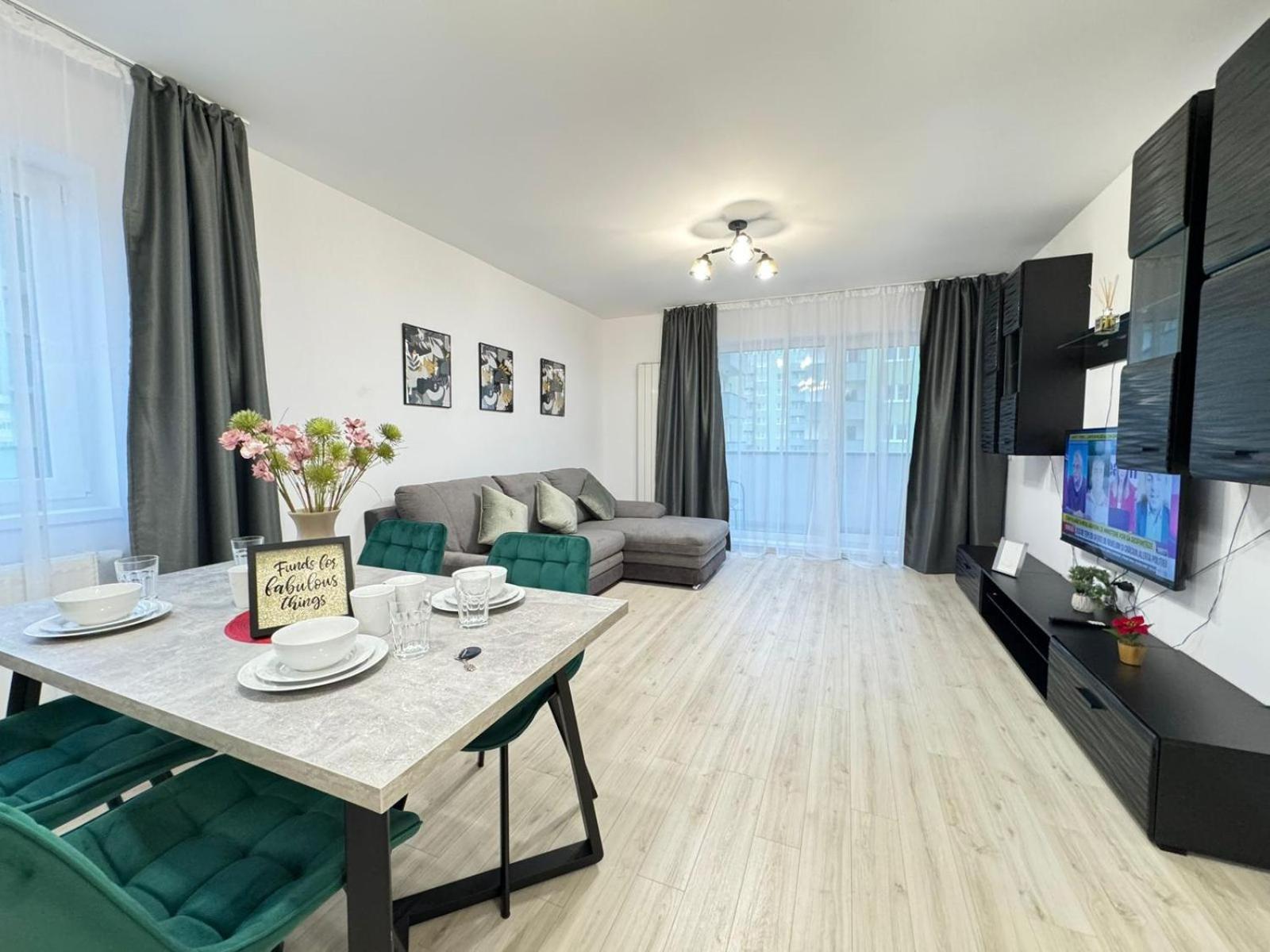 Apartament Luxury Glam Coresi Mall Area *