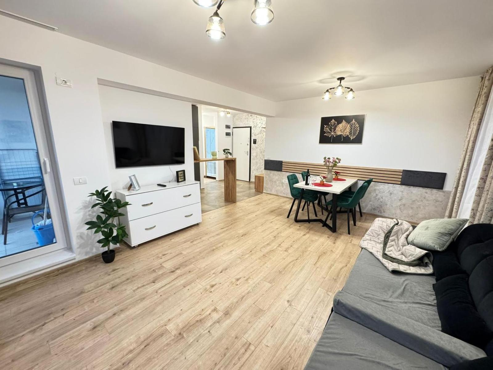 Luxury Glam Coresi Mall Area Apartament *
