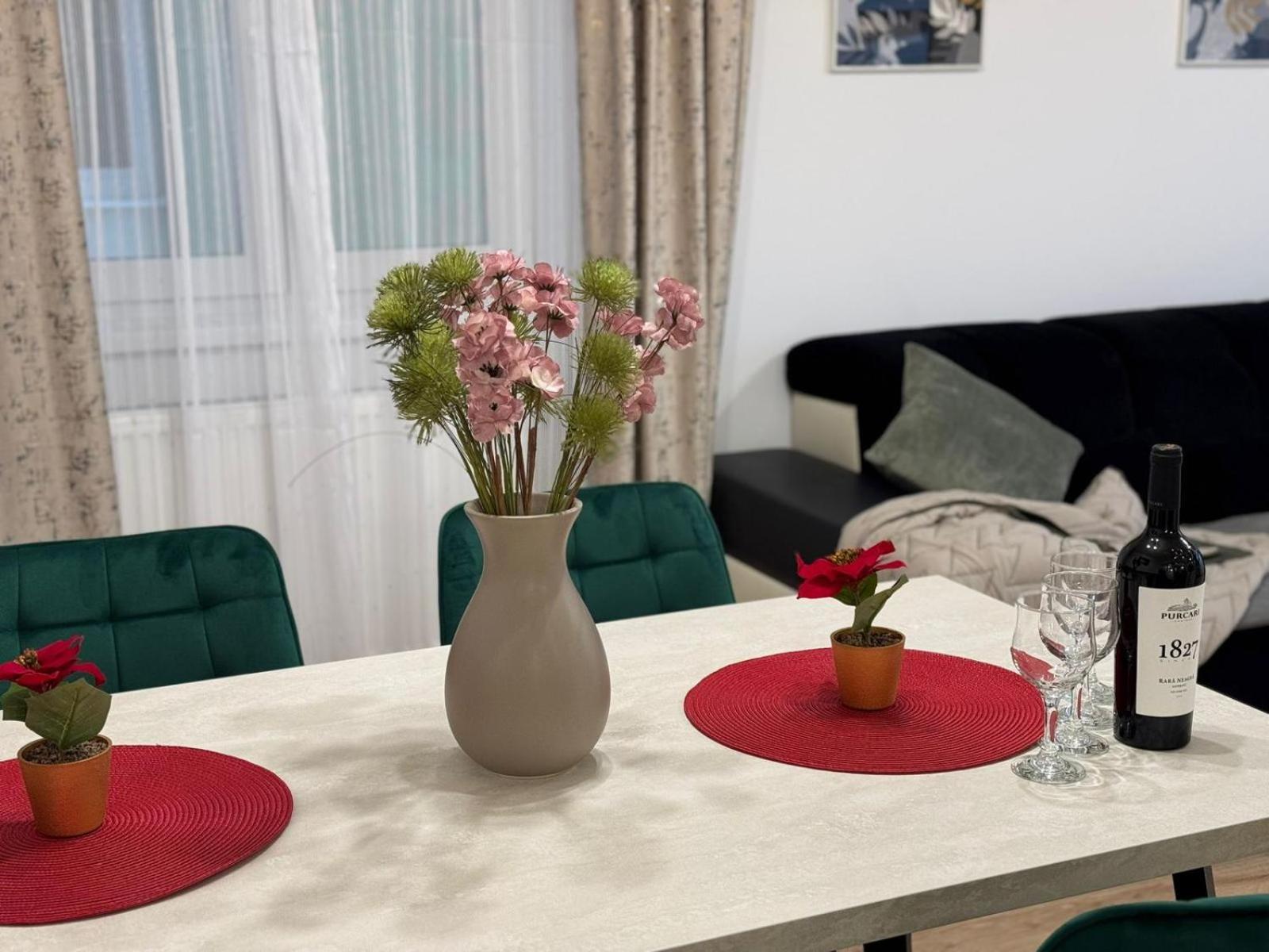 Luxury Glam Coresi Mall Area Apartament