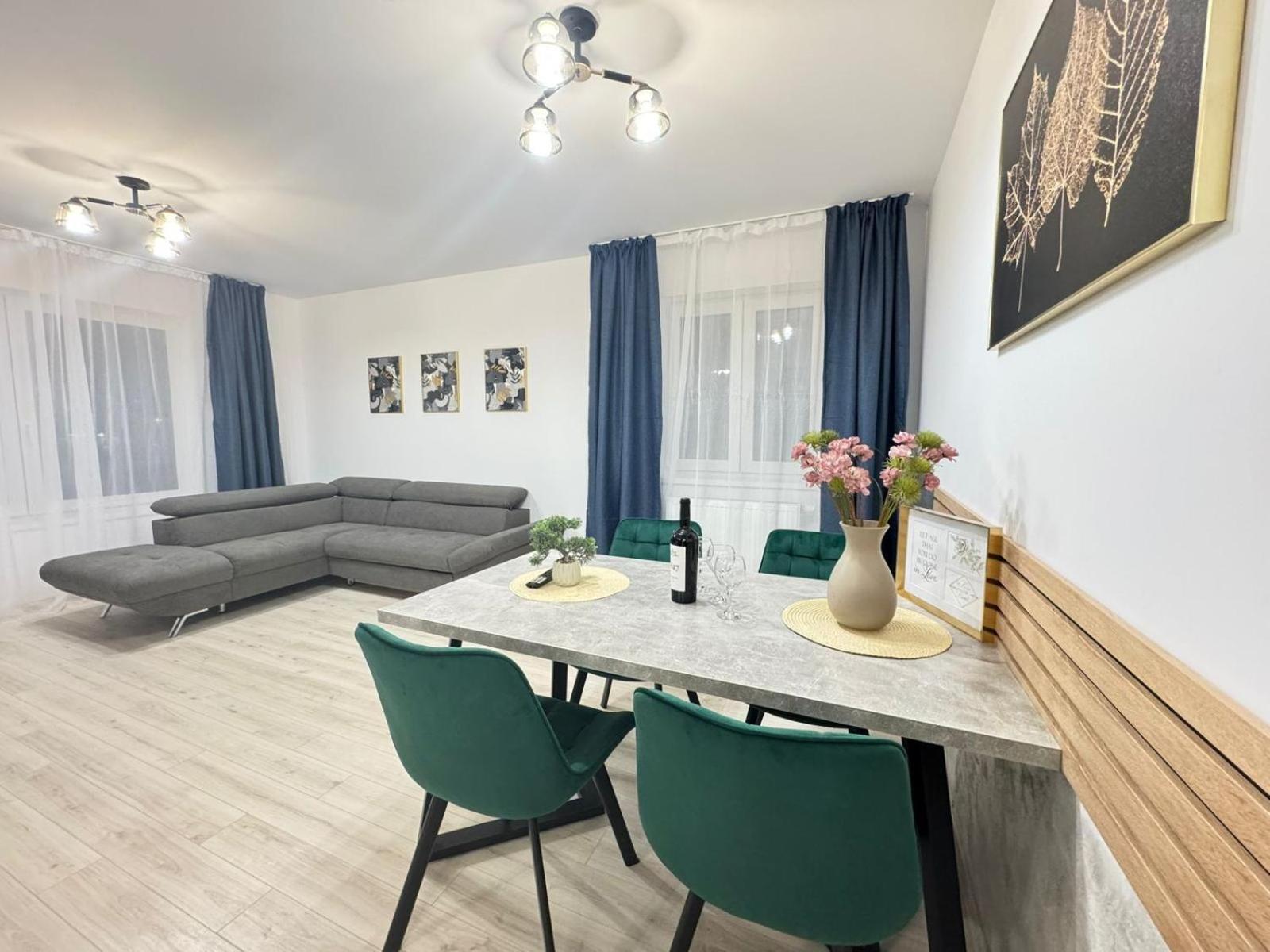 Apartament Luxury Glam Coresi Mall Area *