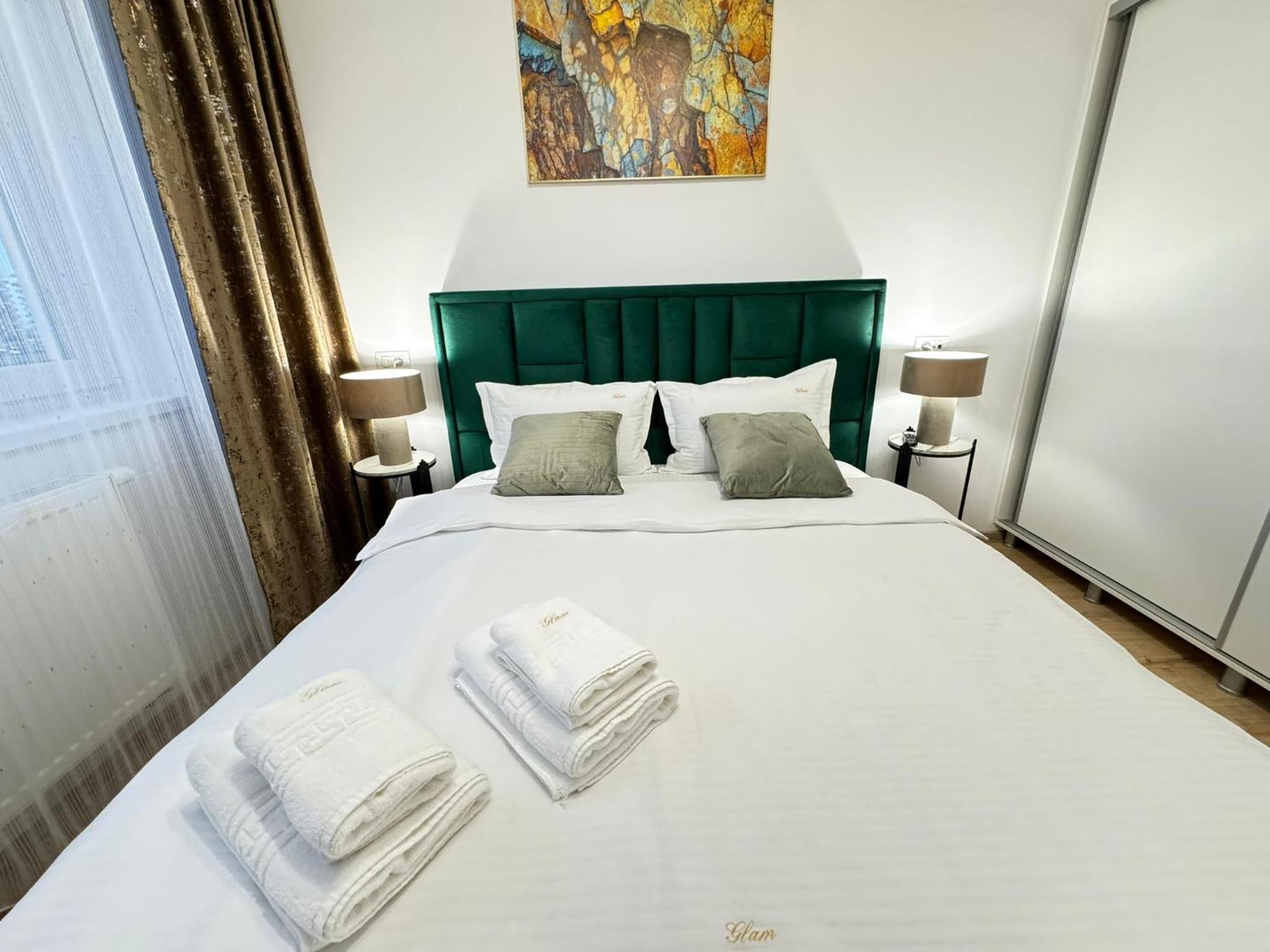 Luxury Glam Coresi Mall Area Apartament *