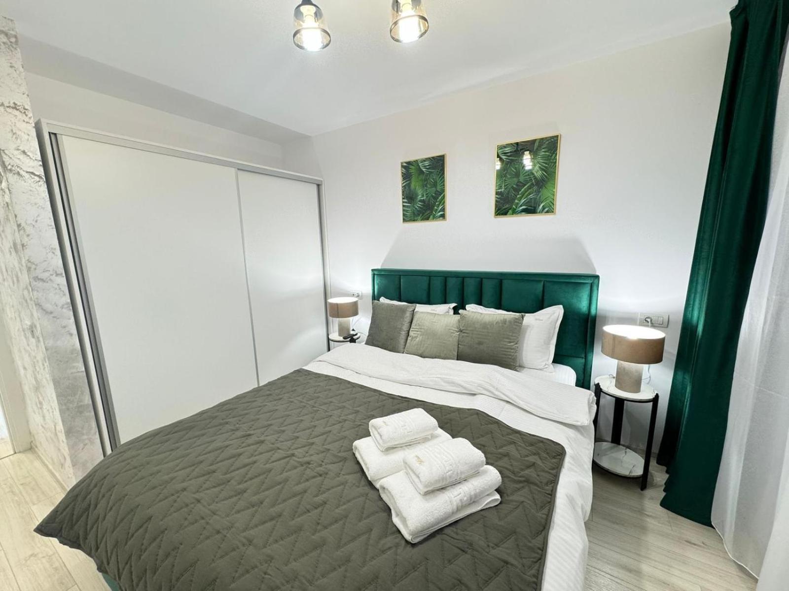 Apartament Luxury Glam Coresi Mall Area