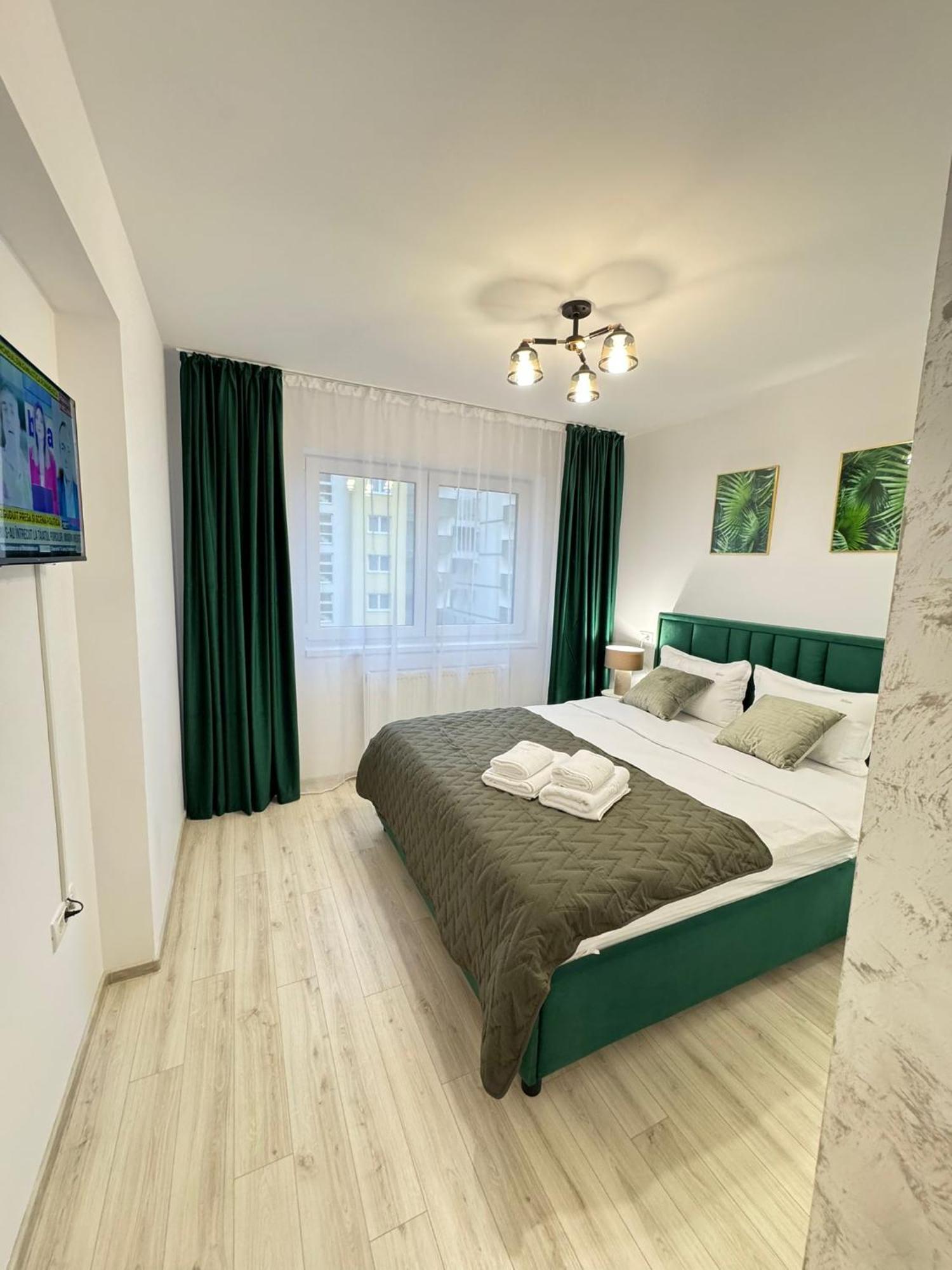 Apartament Luxury Glam Coresi Mall Area *