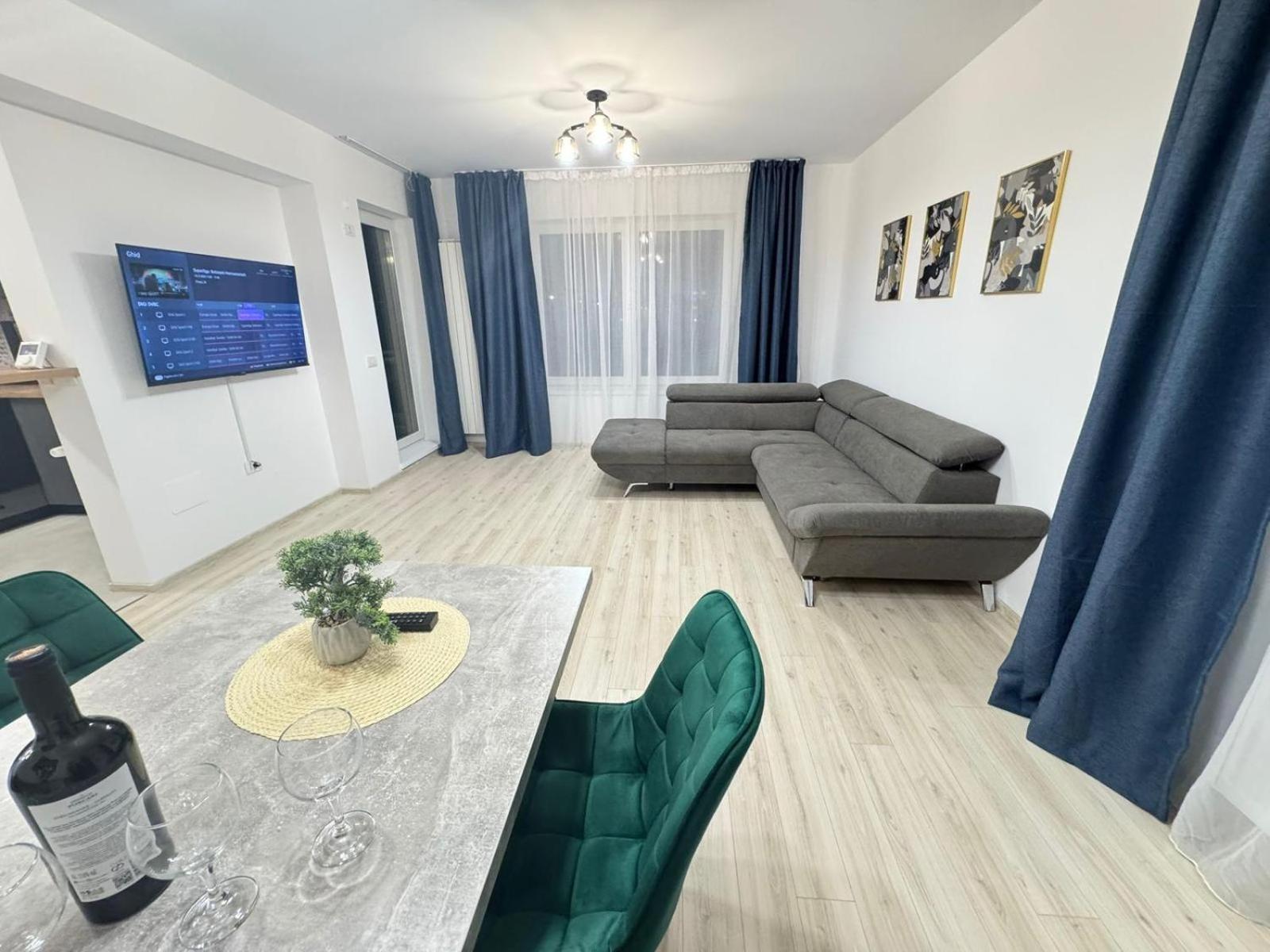 Luxury Glam Coresi Mall Area Apartament *